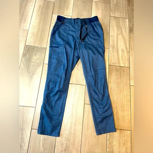 CARHARTT #C51118 Med
WOMEN'S RUGGED FLEX® RIPSTOP UTILITY CARGO SCRUB PANT EC - Picture 1 of 13